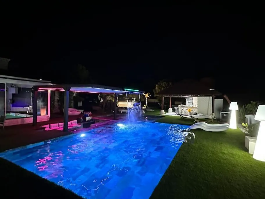 Fabuleuse Villa Marseille -7 Chambres -14 Pers Avec Grande Piscine 2 Jacuzzis 0*,  Frankrijk